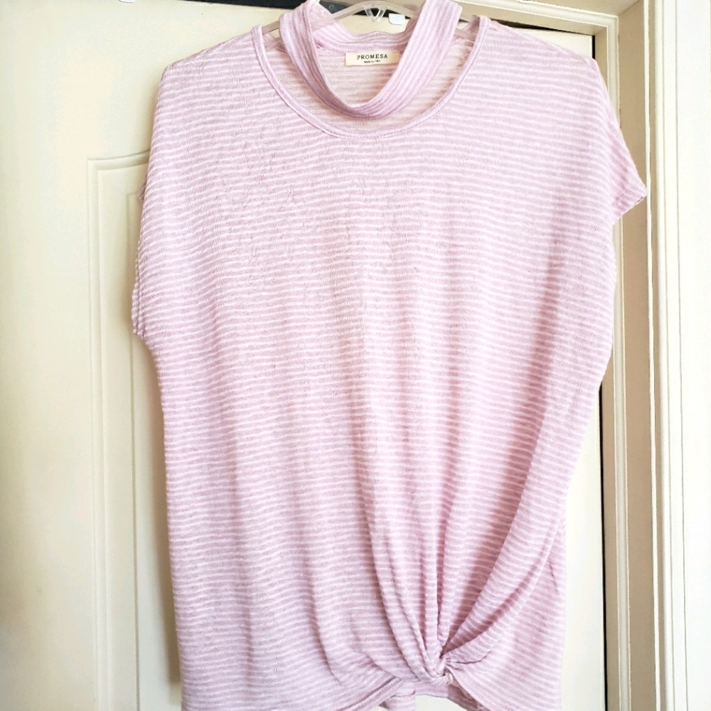 Women's Top w/front twist and neck detail